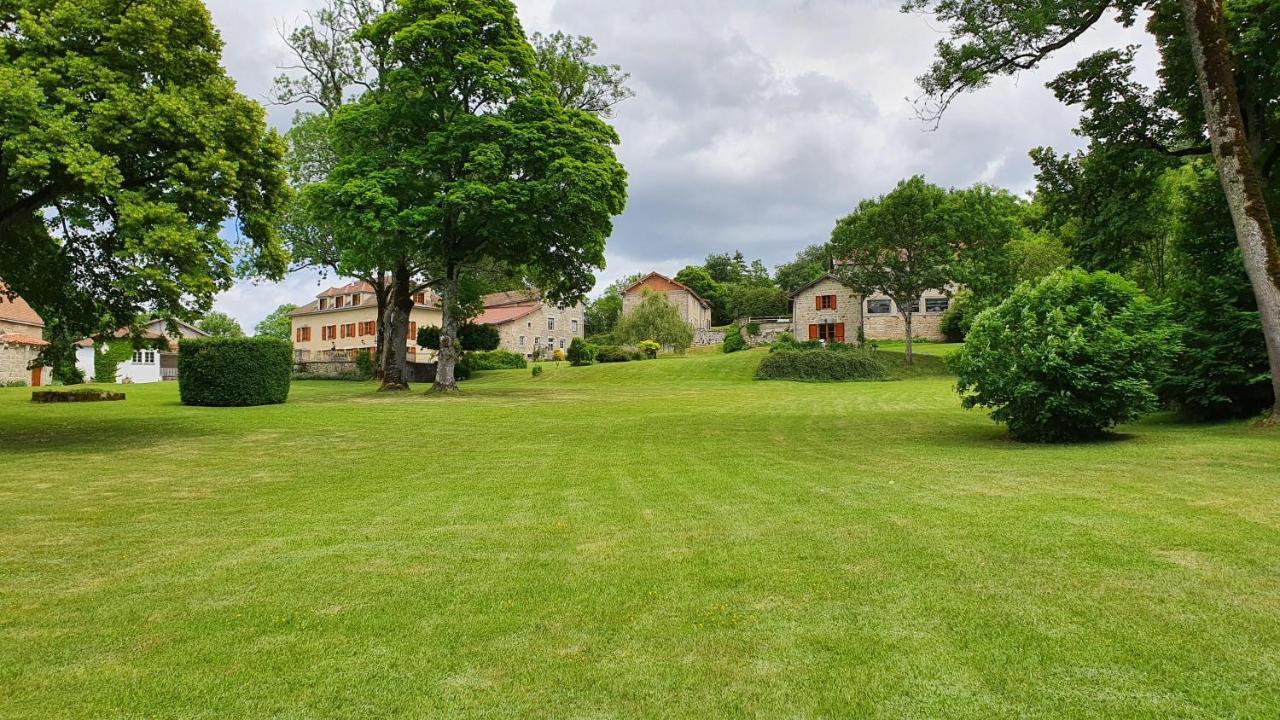 Domaine De Montvianeix Saint-Victor-Montvianeix Exterior foto